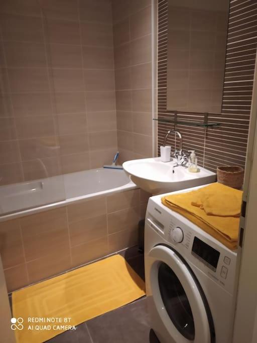 Bel Appartement Dans Centre Historique 亞維農 外观 照片